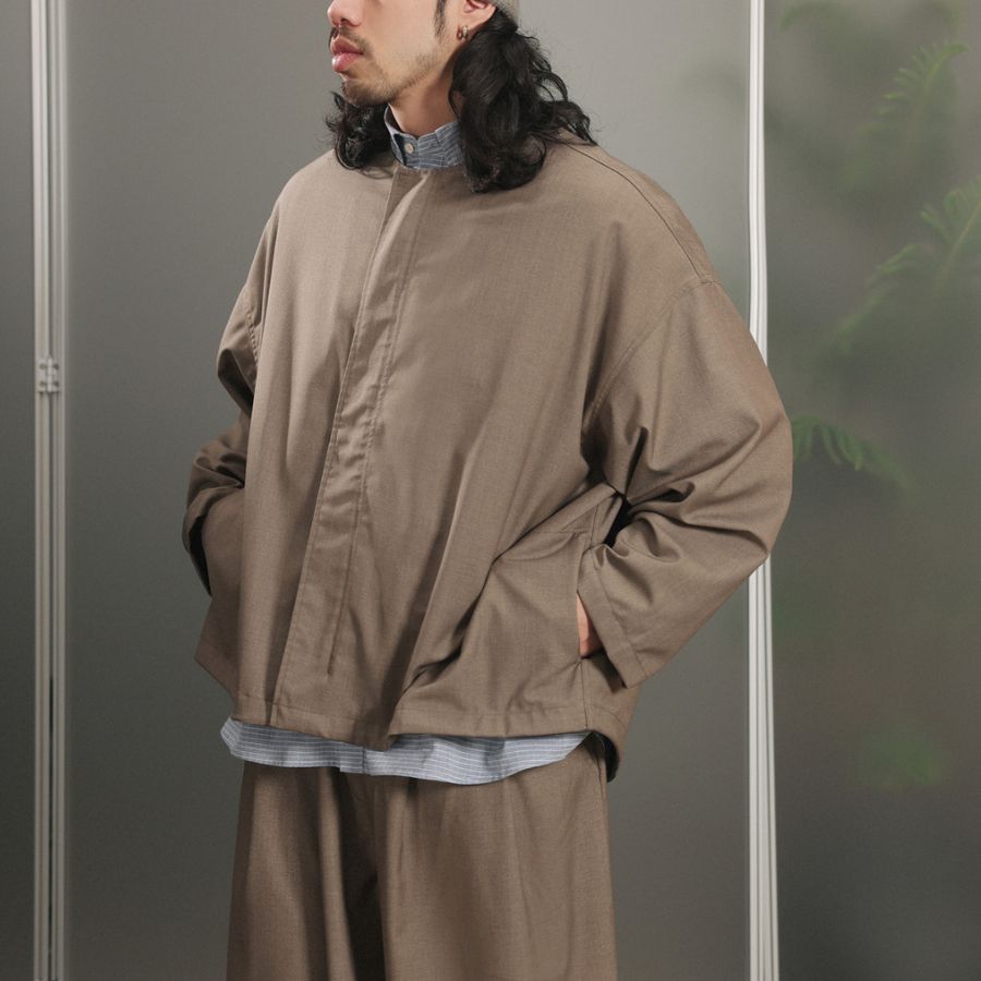 ノーカラー ジップ ジャケット　M10693