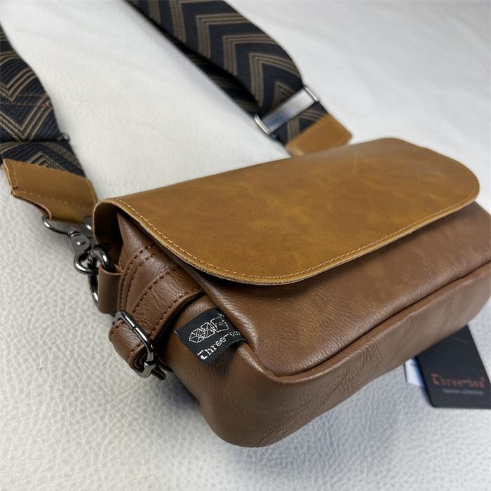 フェイクレザー ショルダーバッグ　M10482