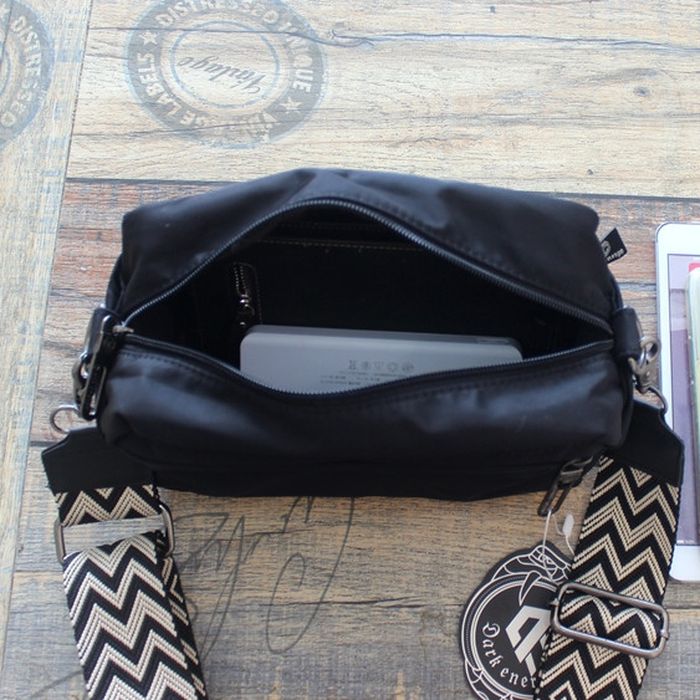 ジオメトリックストラップ ショルダーバッグ　M10469