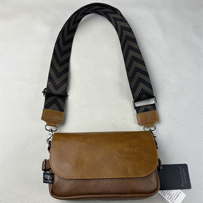 フェイクレザー ショルダーバッグ　M10482