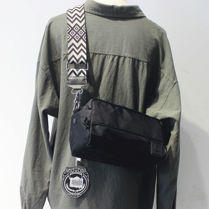 ジオメトリックストラップ ショルダーバッグ　M10469