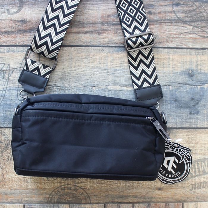 ジオメトリックストラップ ショルダーバッグ　M10469