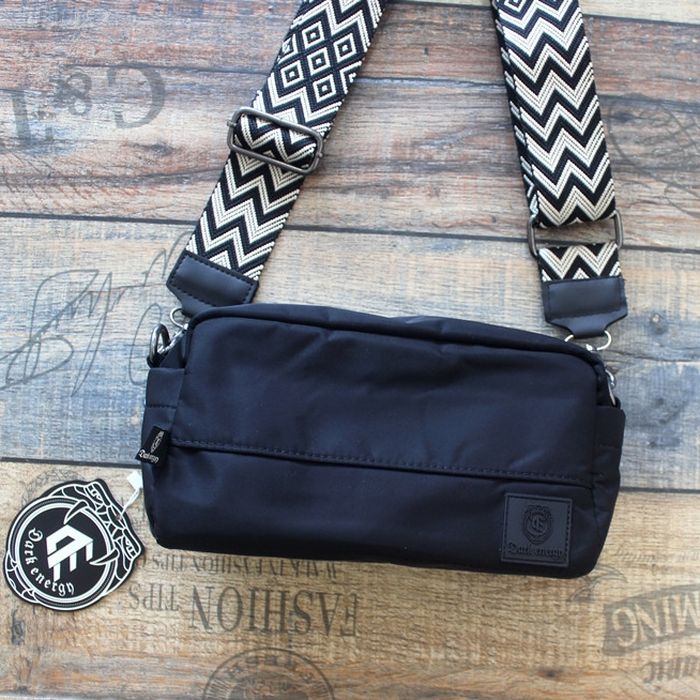 ジオメトリックストラップ ショルダーバッグ　M10469